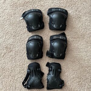 Micros Black Protective Gear Set